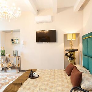 Femme Noir Boutique Apartament Fitness E Spa